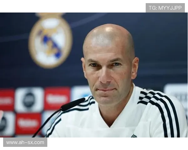 世体：弗里克始终倾听教练组成员意见，他赢得所有人尊重